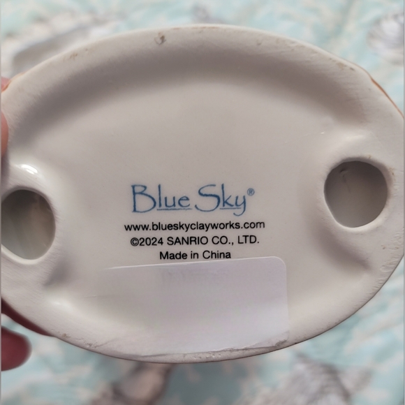 Hello Kitty Hula Skirt W/  Ukulele Ceramic Figurine Bluesky Clayworks Brand New - Picture 4 of 4